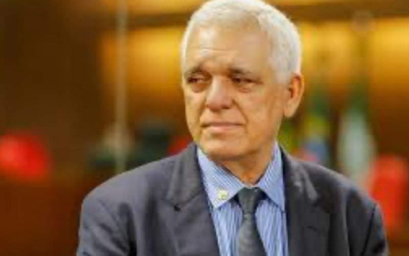 Antes mesmo de ser eleito, Themístocles já se articula para voltar à presidência da Alepi